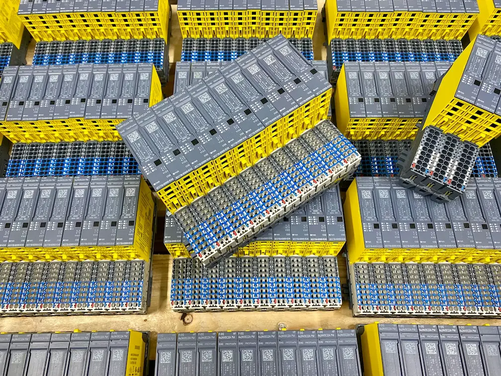 Industrielle Automatisierungstechnik – SPS, Steuerungen und Antriebe im Lagerbestand