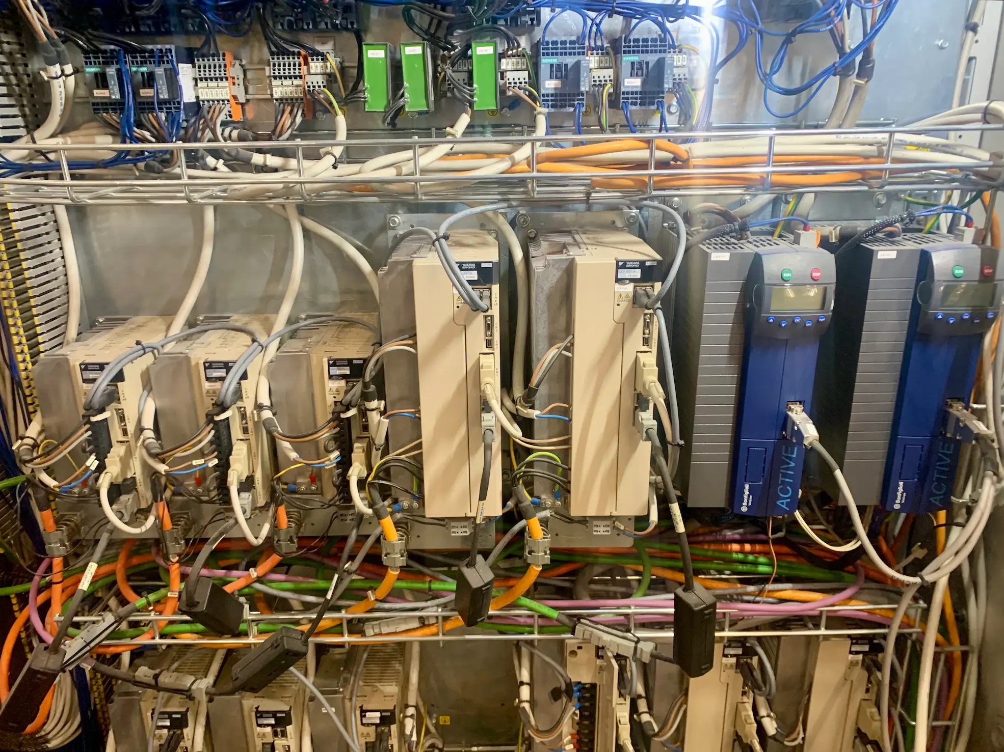 Gebrauchte Industrieelektronik und Baugruppen aus Lagerauflösung