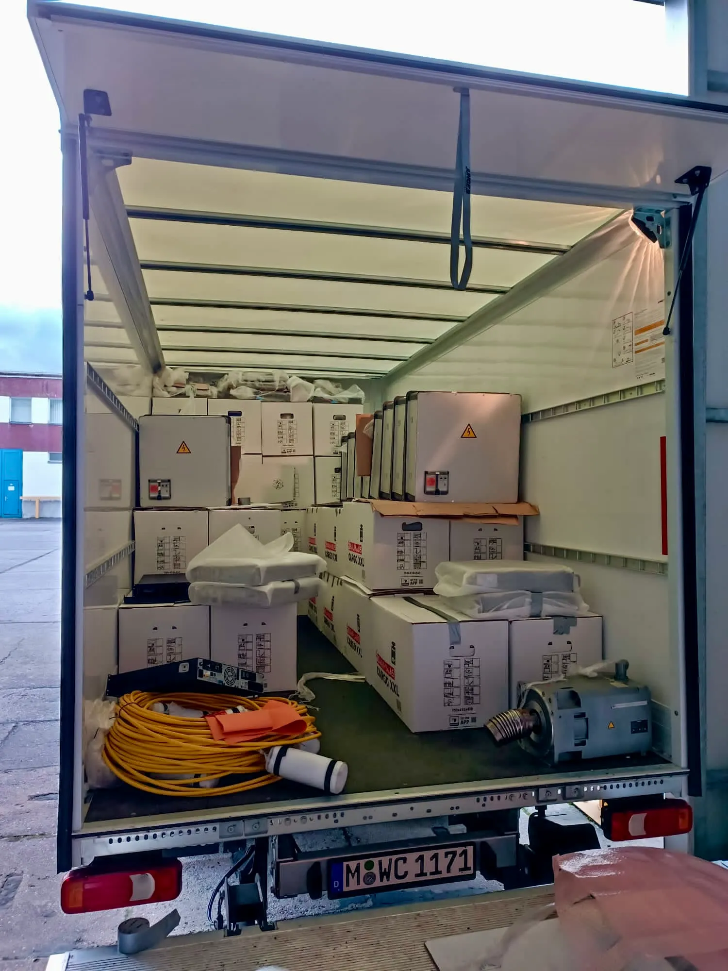 Industriebestände aus Betriebsauflösung – Maschinen und Komponenten