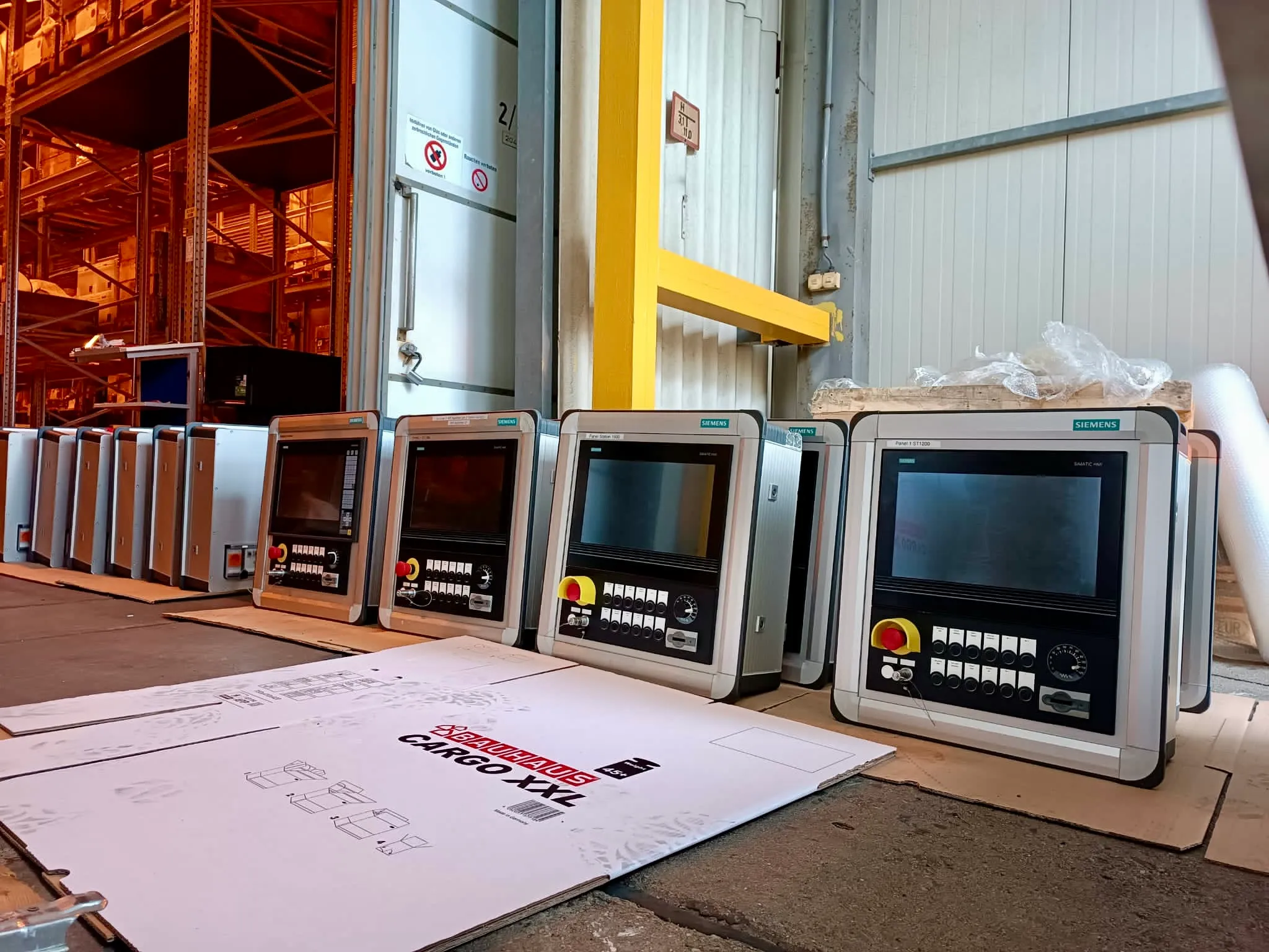 Industrielle Bedienpanels und Steuerungstechnik